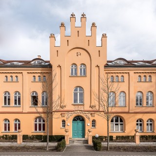 Das See-Schloss Berlin-Hermsdorf ist eine außergewöhnliche Wohnadresse.