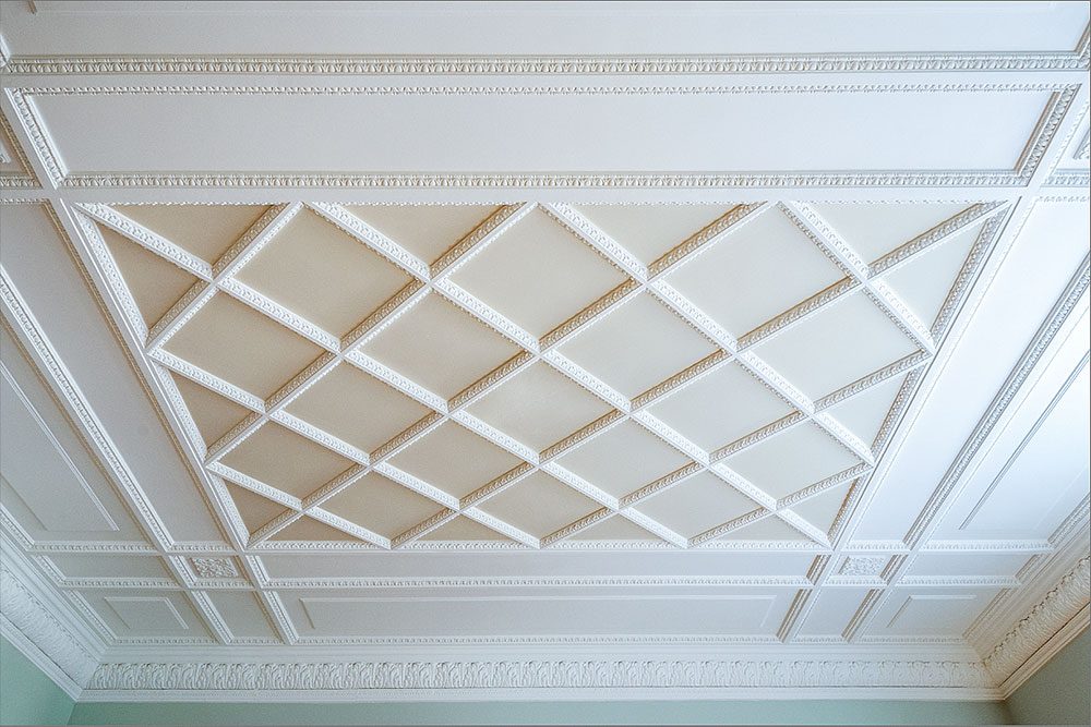 Details - pompous stucco ceiling